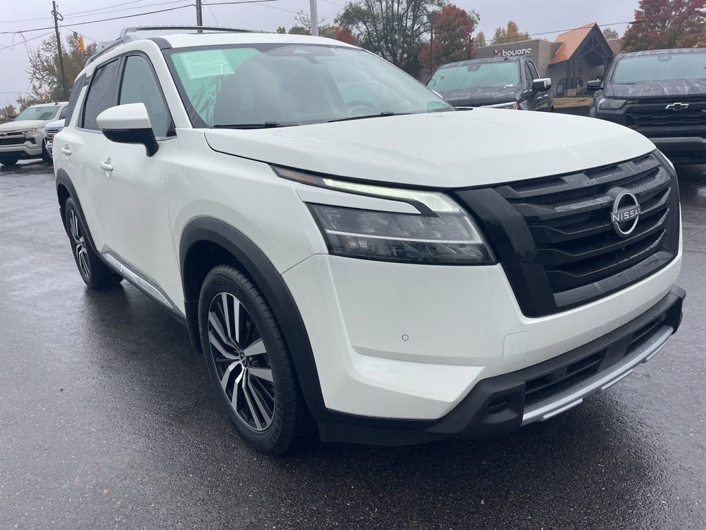 Used 2024 Nissan Pathfinder Platinum w/ Black Appearance Package image 7