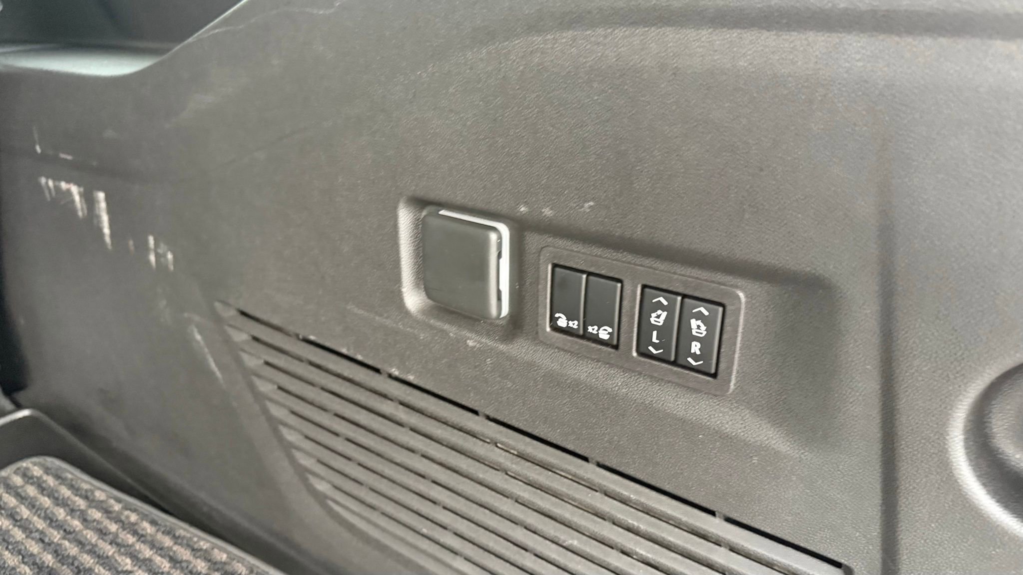 Used 2024 GMC Yukon XL Denali Ultimate image 36