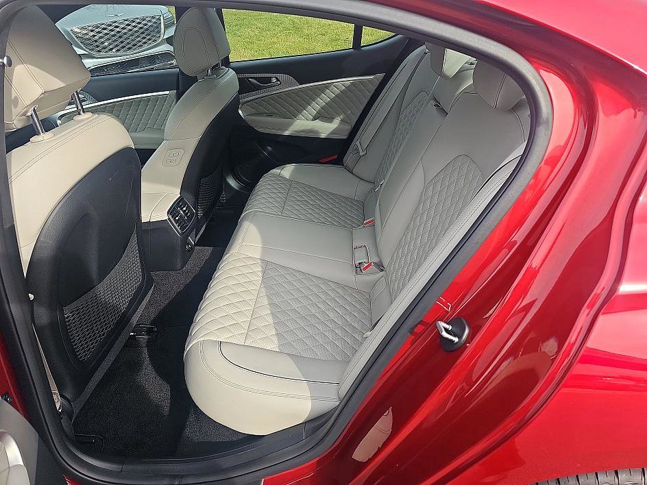 Used 2023 Genesis G70 3.3T w/ Sport Prestige Package image 34