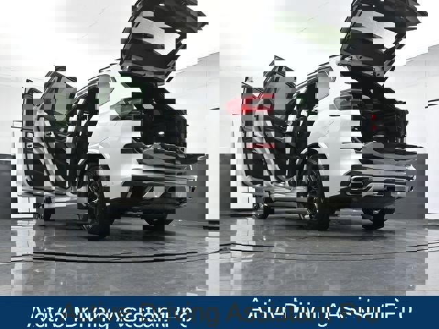 Used 2019 BMW X5 xDrive50i w/ M Sport Package image 40