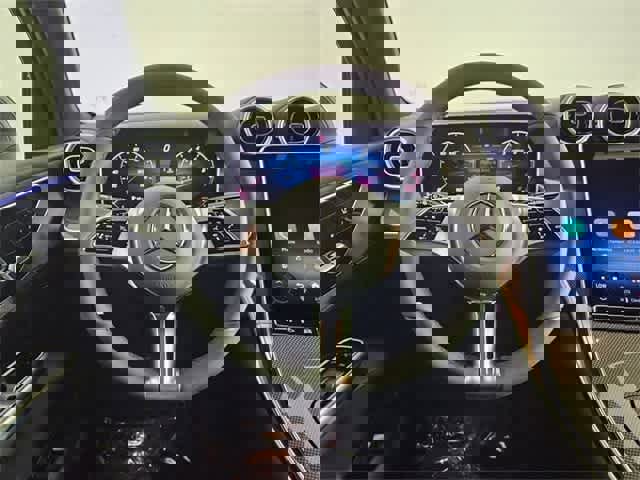 Used 2025 Mercedes-Benz GLC 300 4MATIC image 65