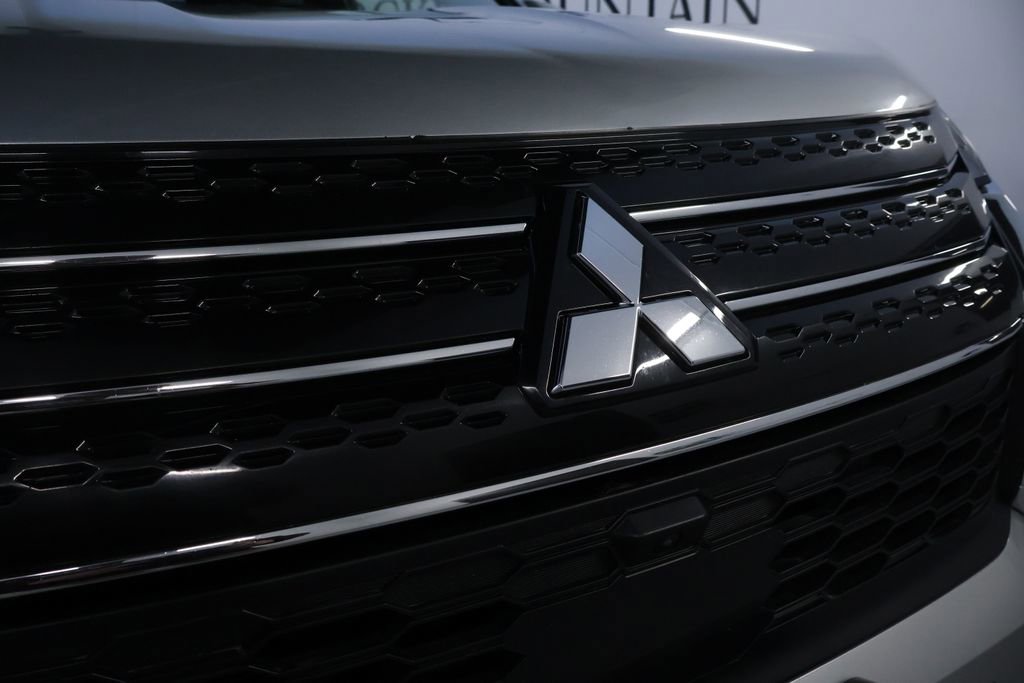 Used 2024 Mitsubishi Outlander SE image 9