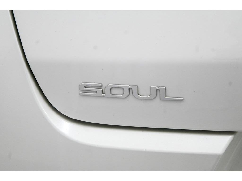 Used 2025 Kia Soul LX image 32