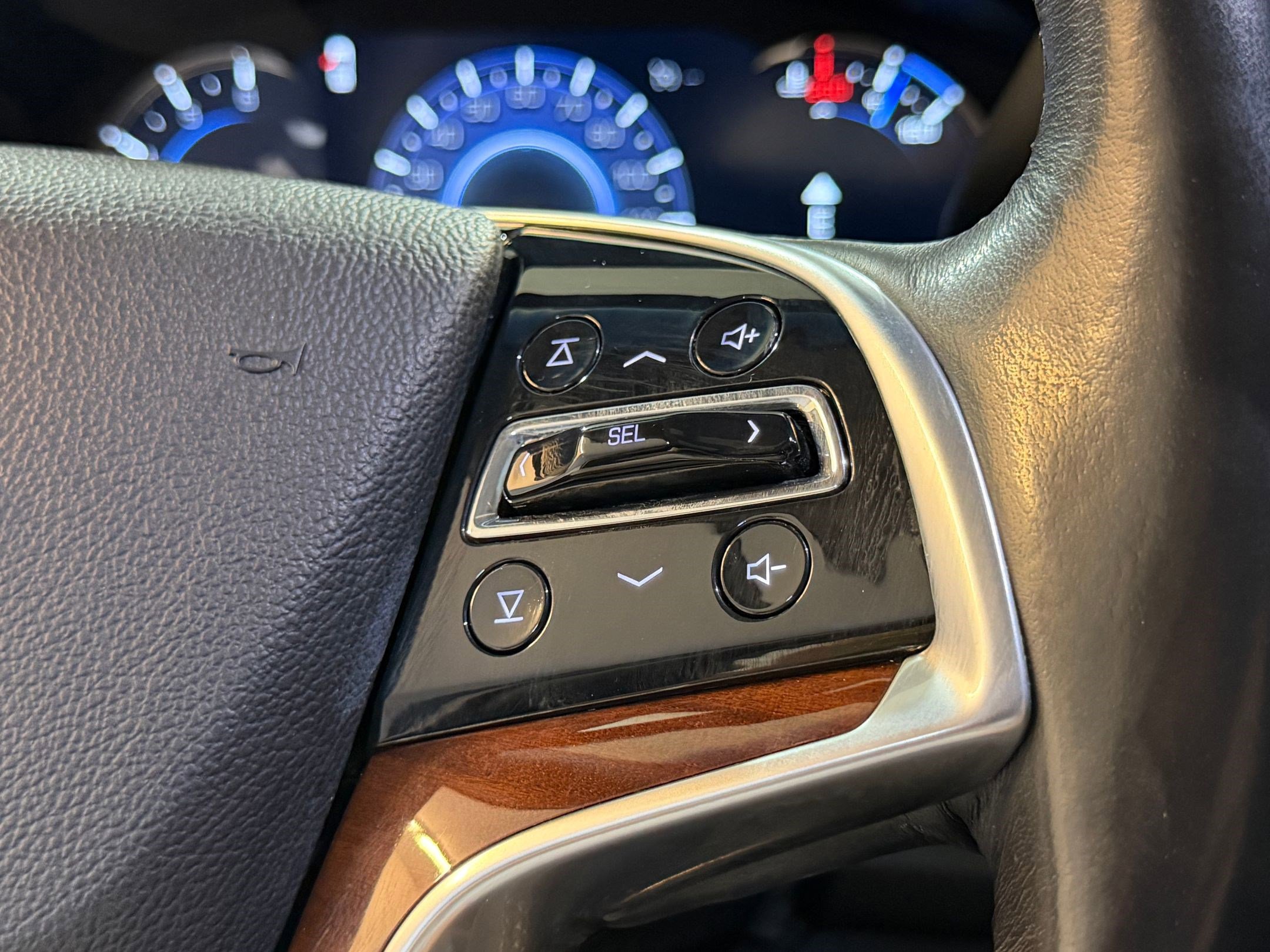 Used 2018 Cadillac Escalade Luxury RWD image 25