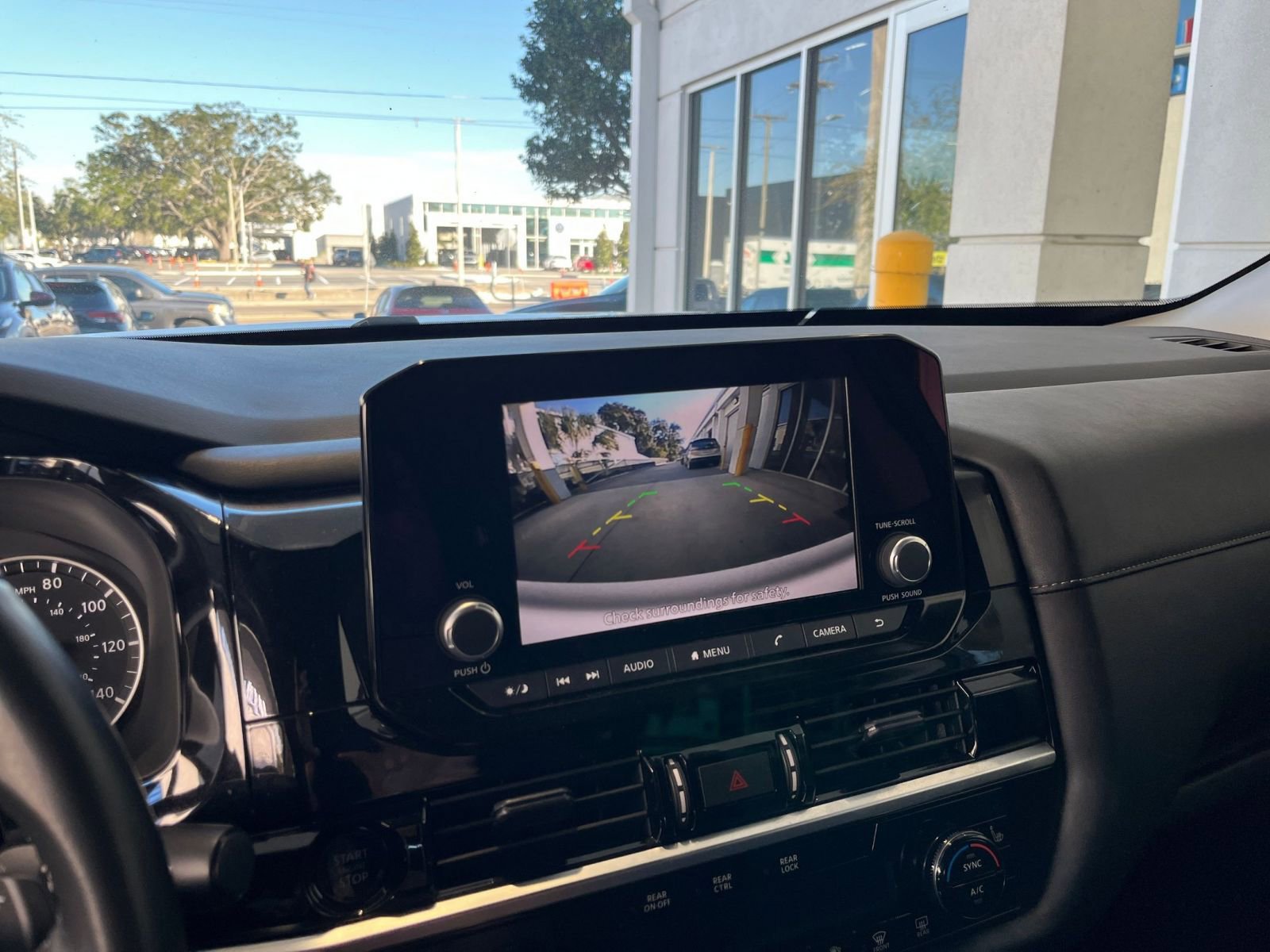 Used 2025 Nissan Pathfinder SV image 17