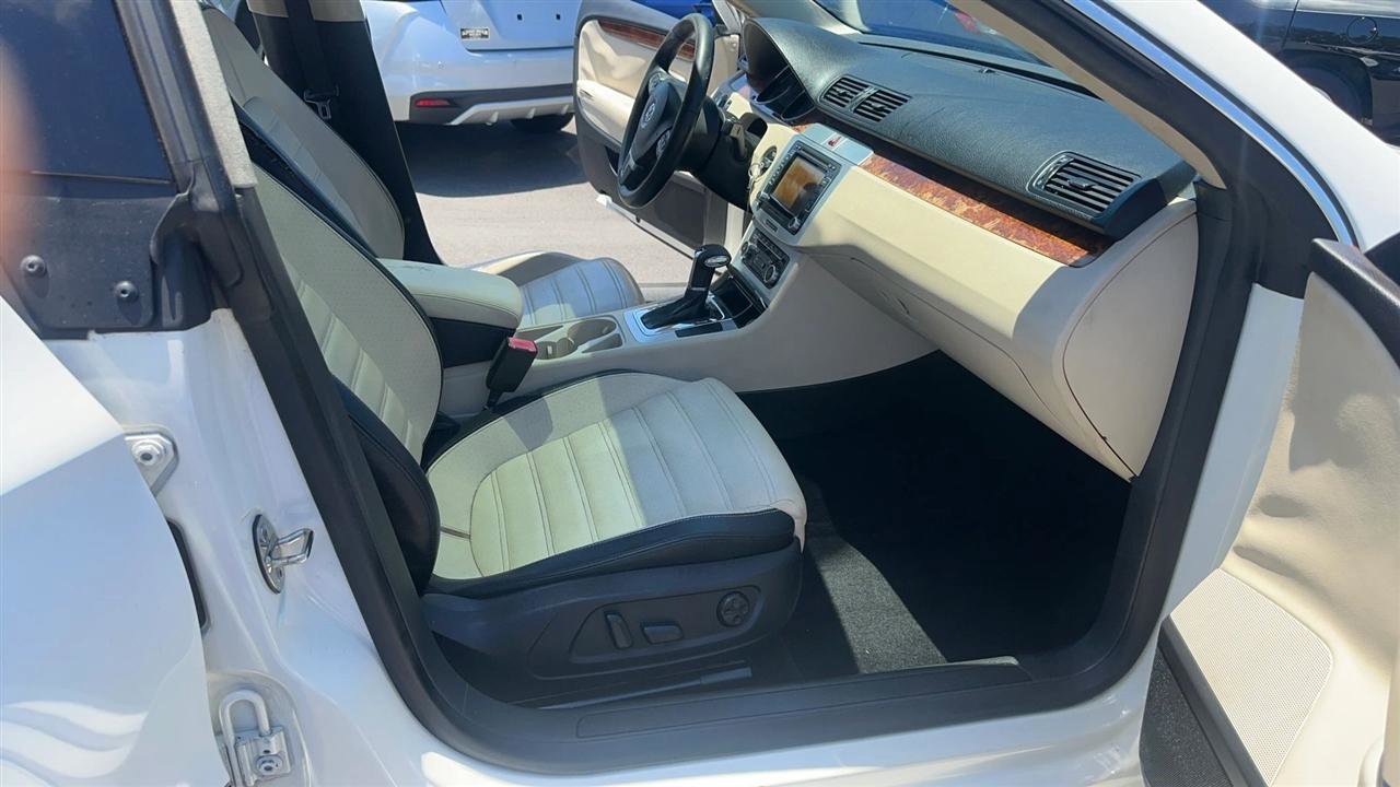 Used 2011 Volkswagen CC Lux Plus FWD image 16