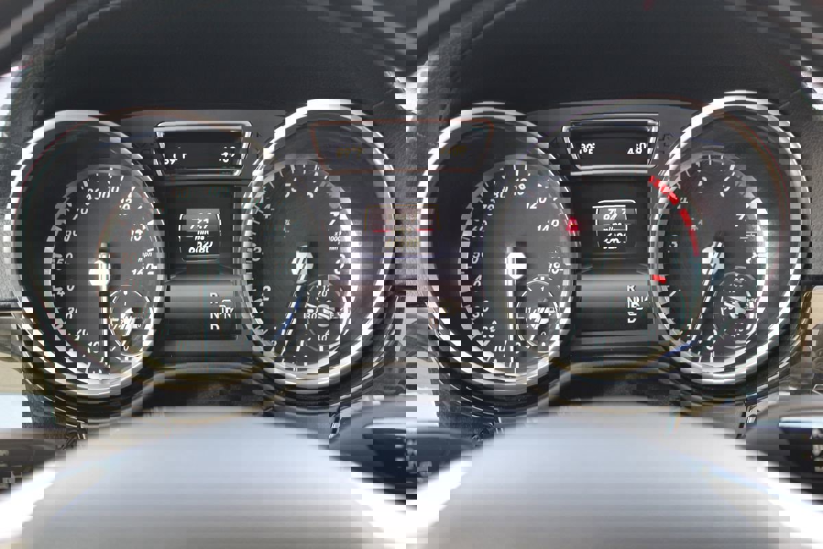 Used 2015 Mercedes-Benz GL 550 4MATIC image 27