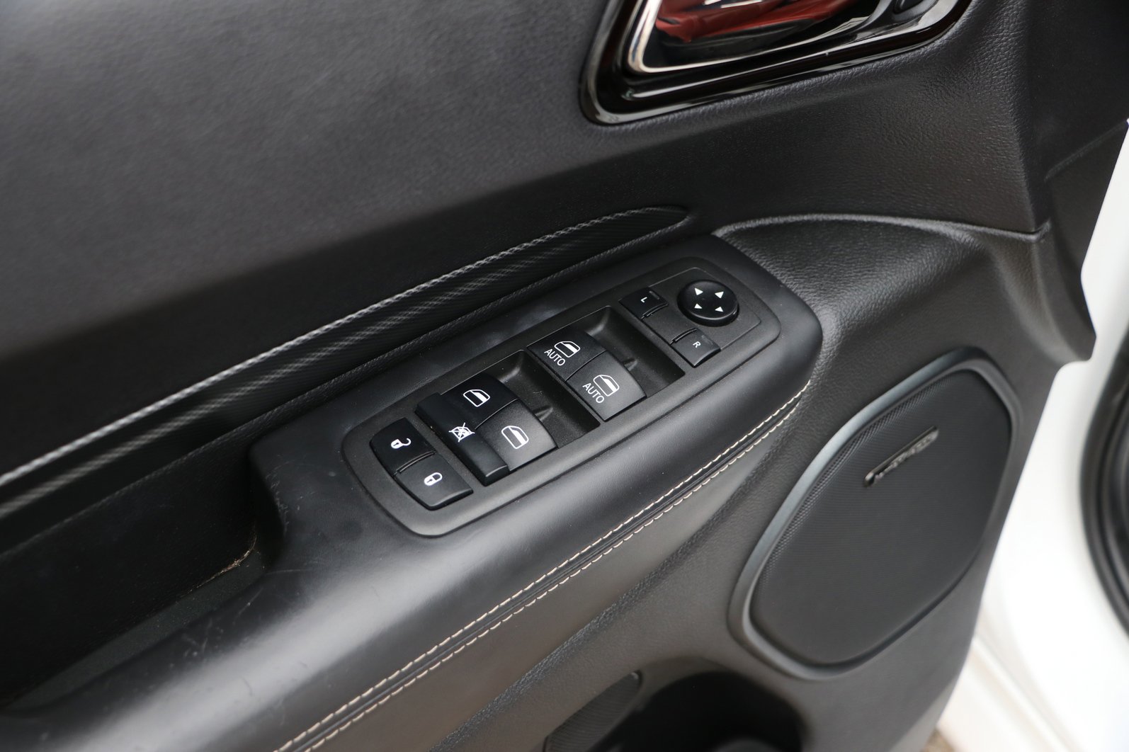 Used 2021 Dodge Durango SRT Hellcat w/ Technology Group AWD/4WD image 11