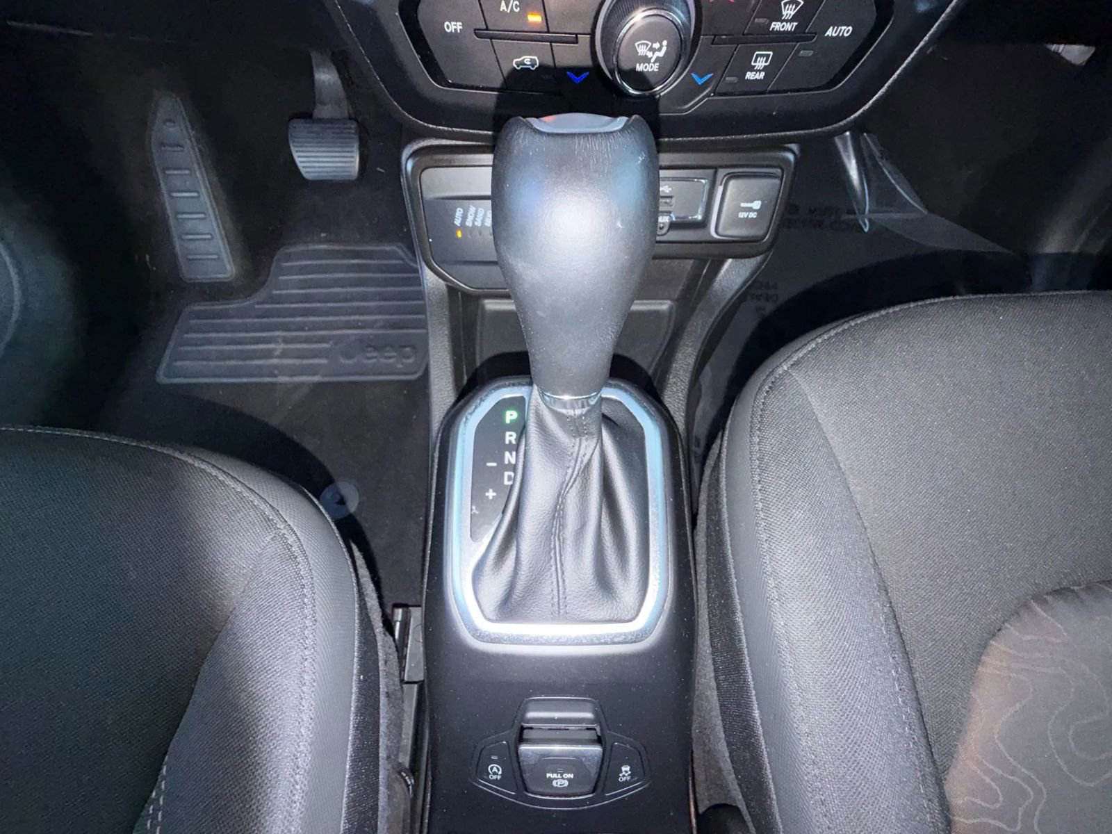 Used 2023 Jeep Renegade Latitude image 18