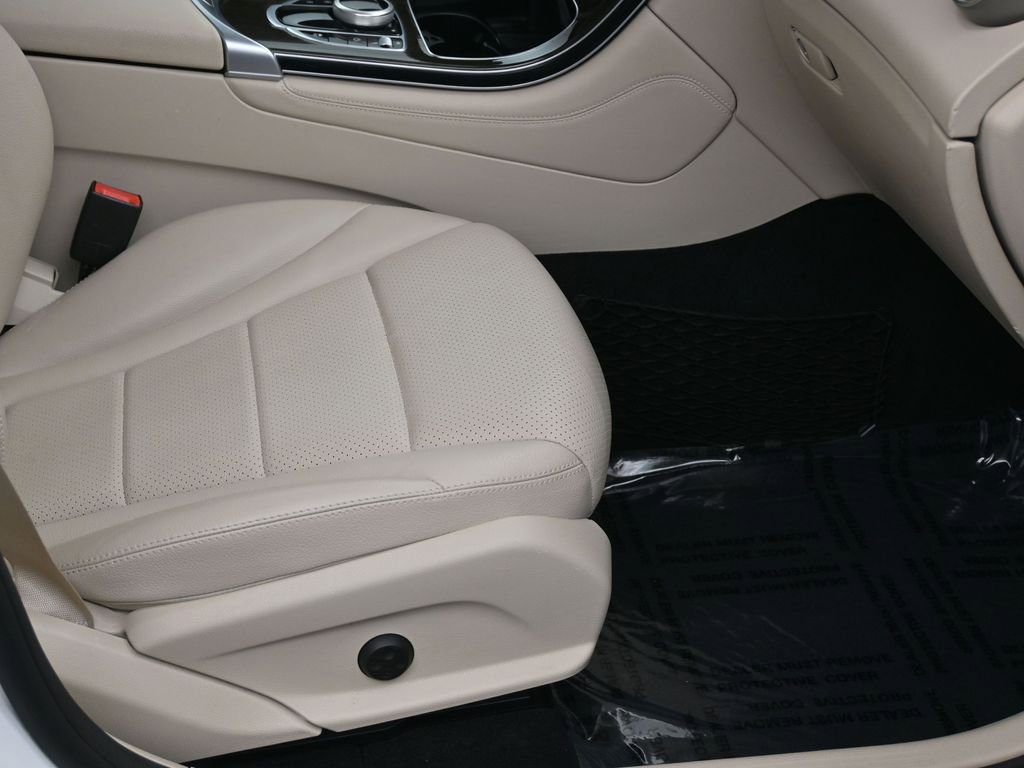 Used 2018 Mercedes-Benz GLC 300 4MATIC image 7