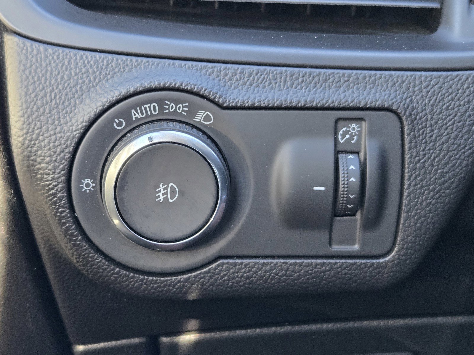 Used 2020 Buick Envision Essence image 24