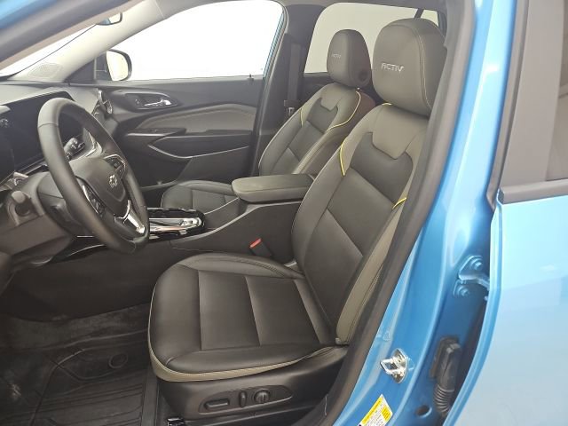 Used 2025 Chevrolet Trax ACTIV w/ Sunroof Package image 3