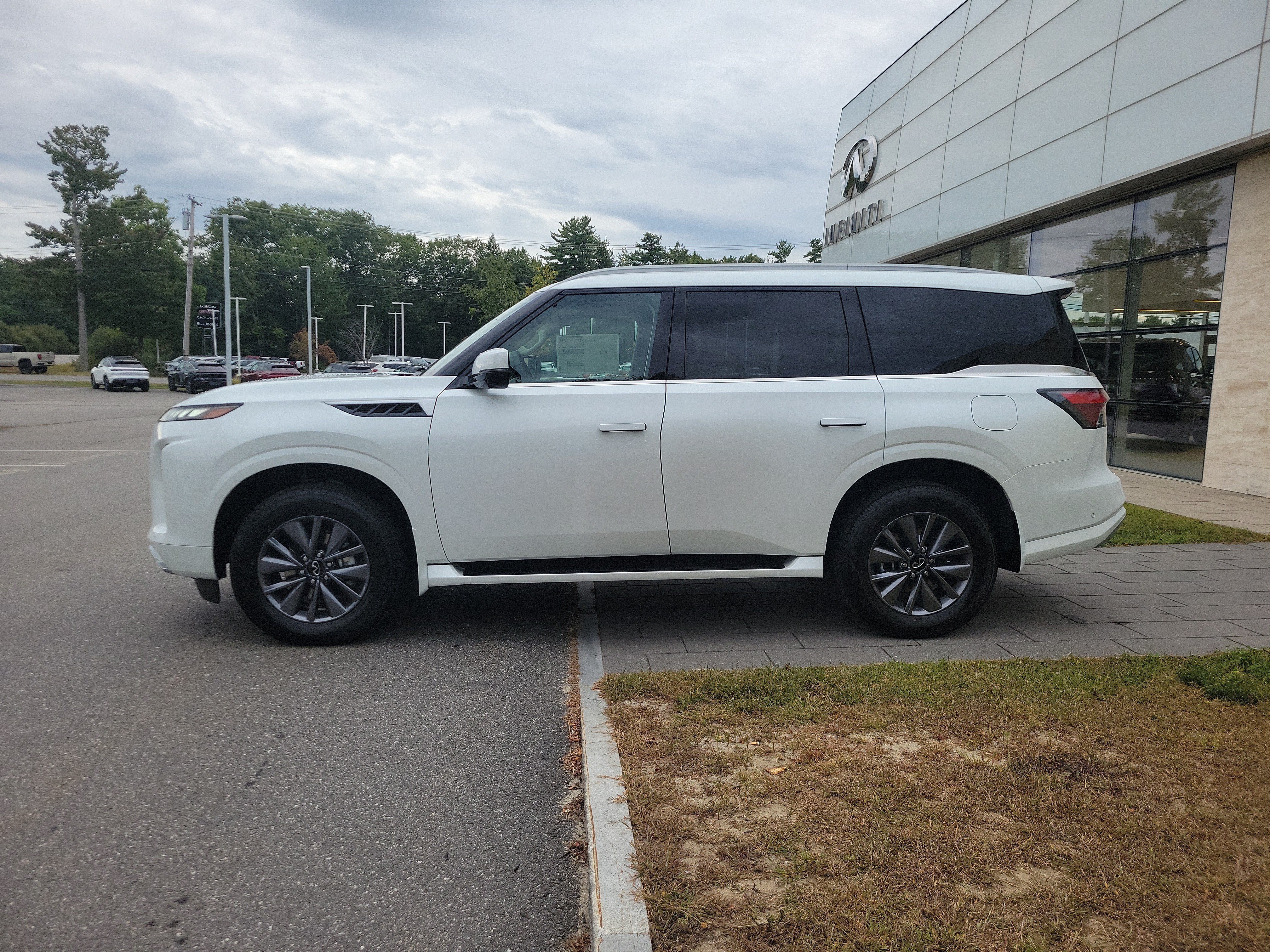 New 2027 INFINITI QX80 Pure w/ Cargo Package AWD/4WD image 2