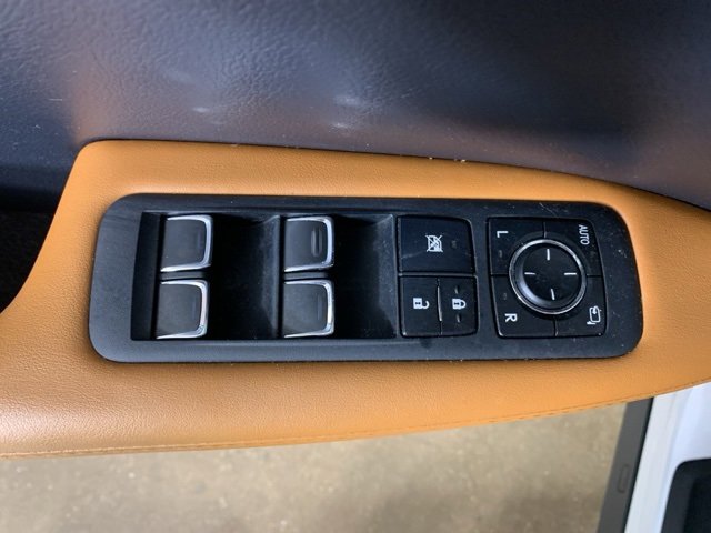 Used 2021 Lexus RX 350L Premium w/ Premium Package image 22