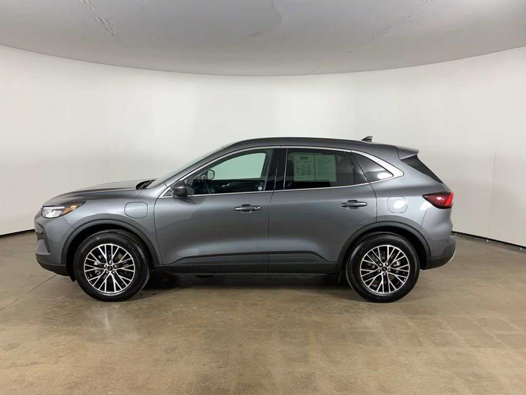 Used 2025 Ford Escape SE image 16