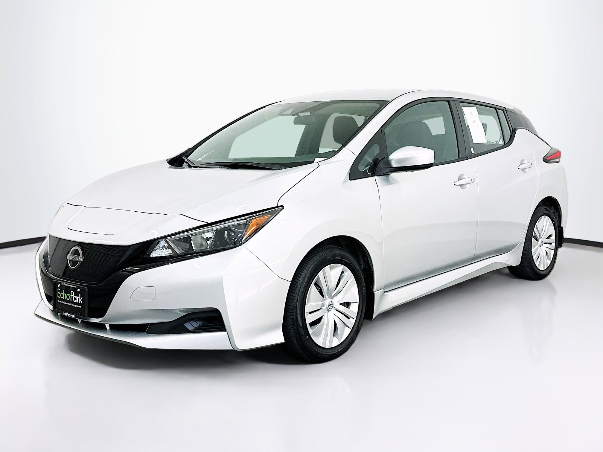 Used 2024 Nissan Leaf S image 3