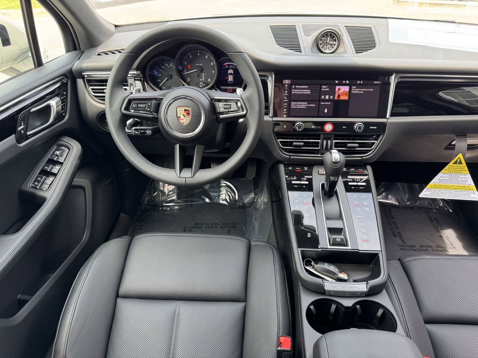 Certified 2025 Porsche Macan AWD/4WD image 15