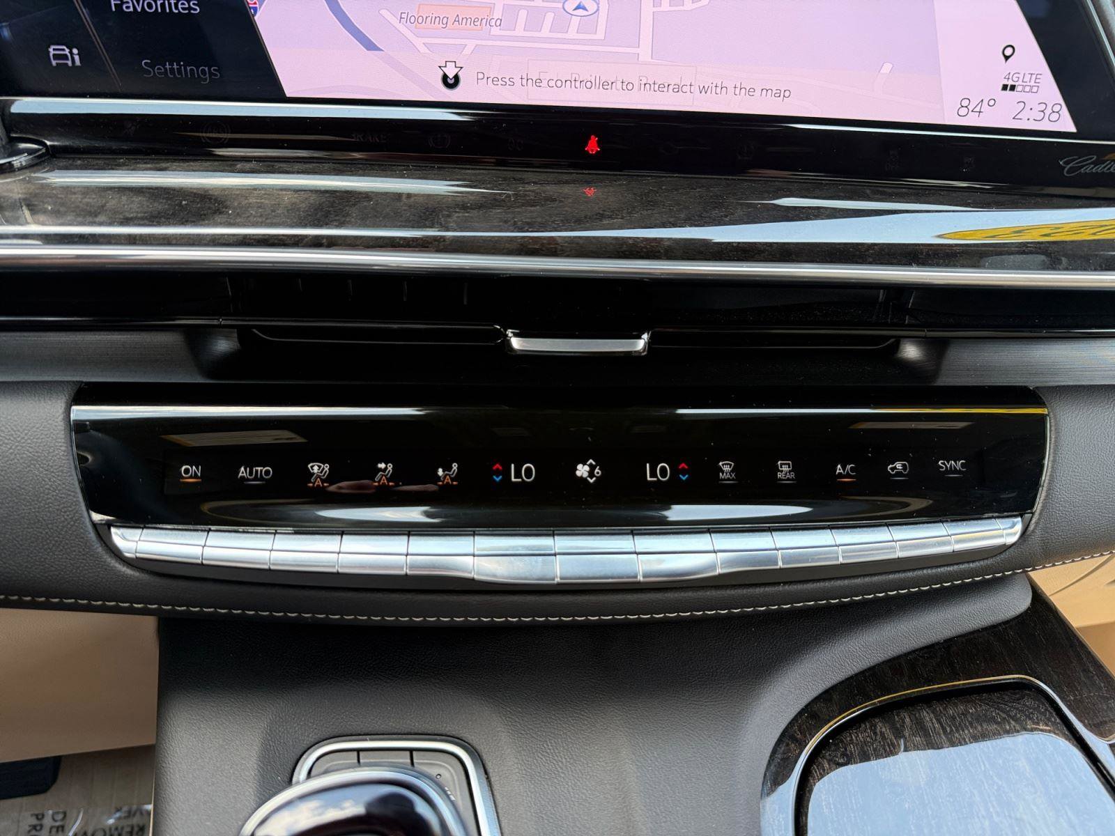 Used 2023 Cadillac Escalade Premium Luxury AWD/4WD image 32