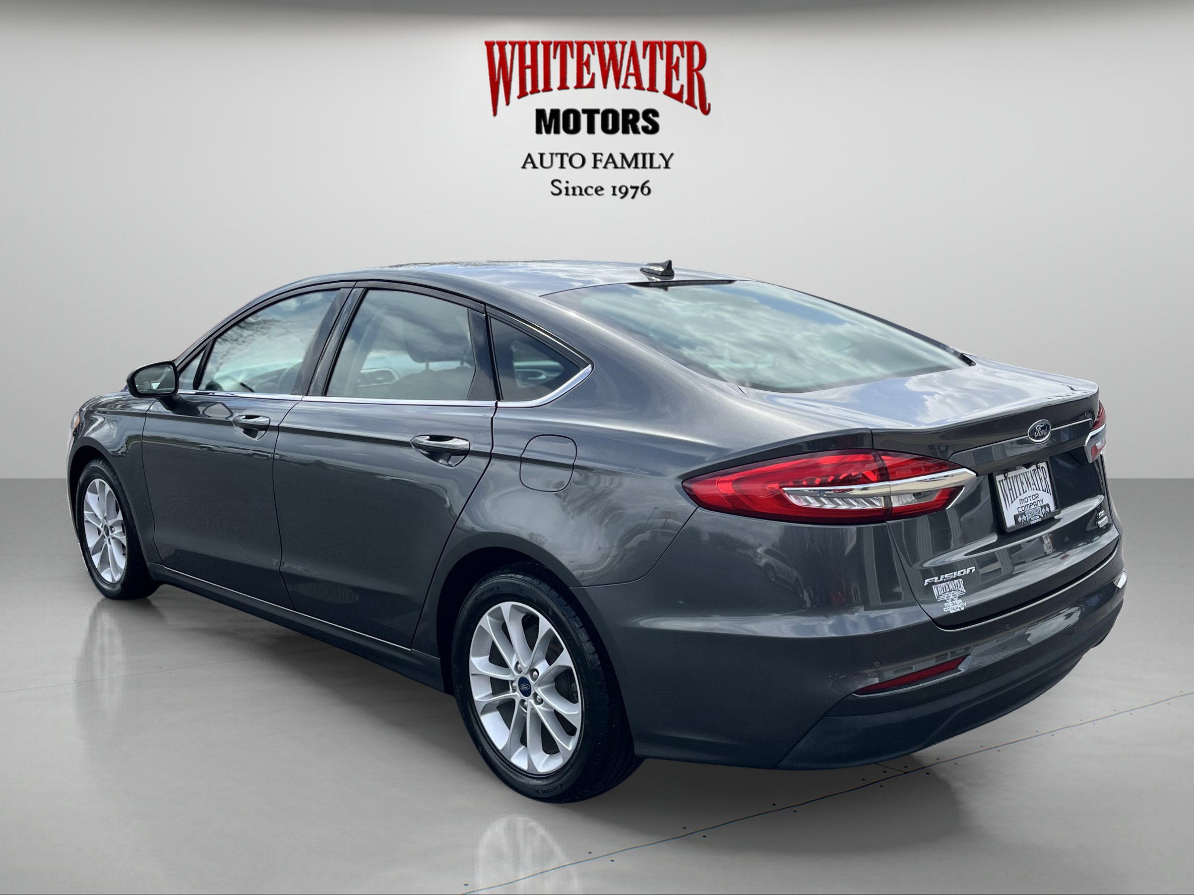 Used 2020 Ford Fusion SE image 3