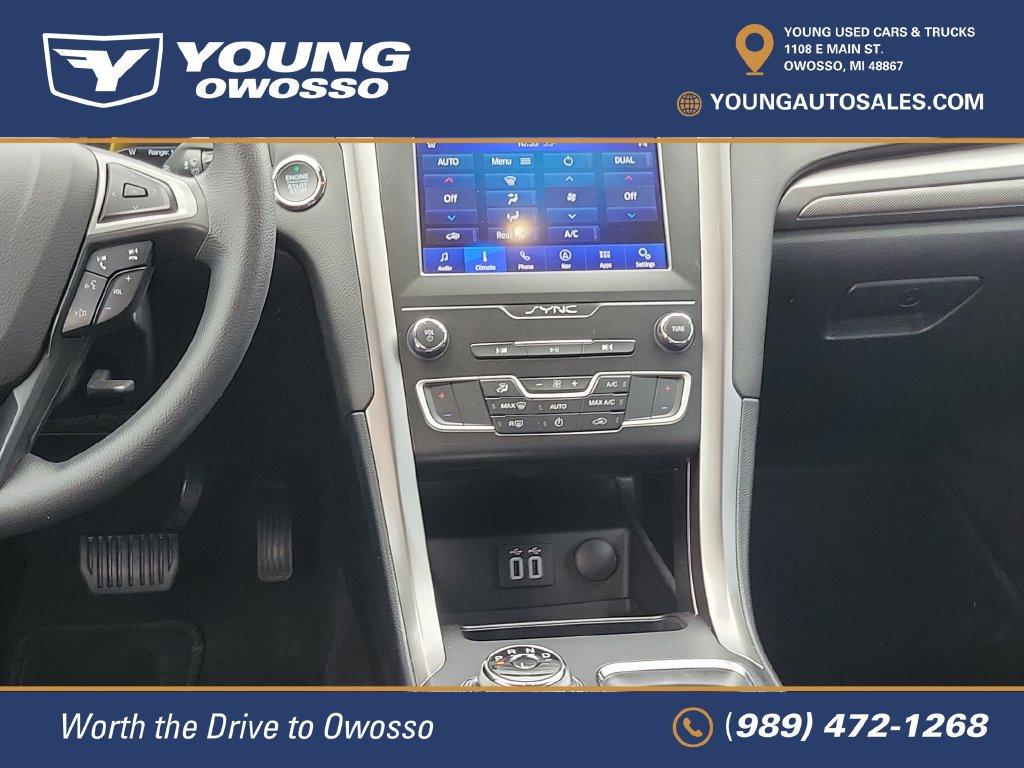 Used 2020 Ford Fusion SE FWD image 28