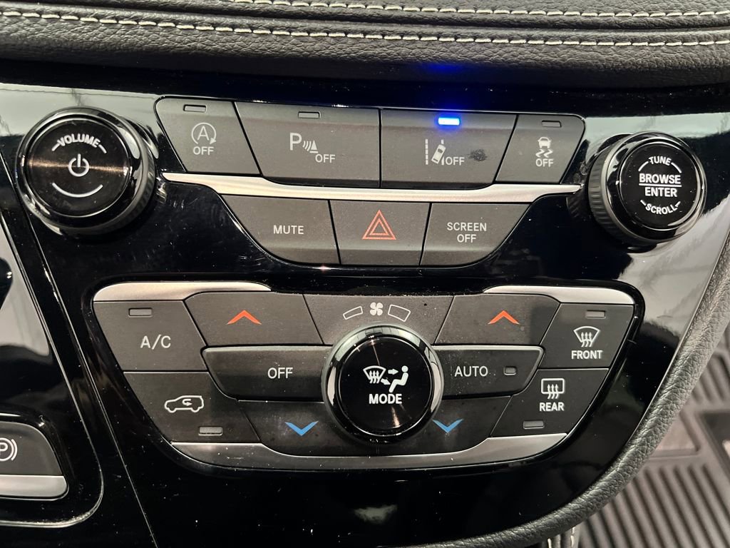 Used 2025 Chrysler Pacifica Limited image 54