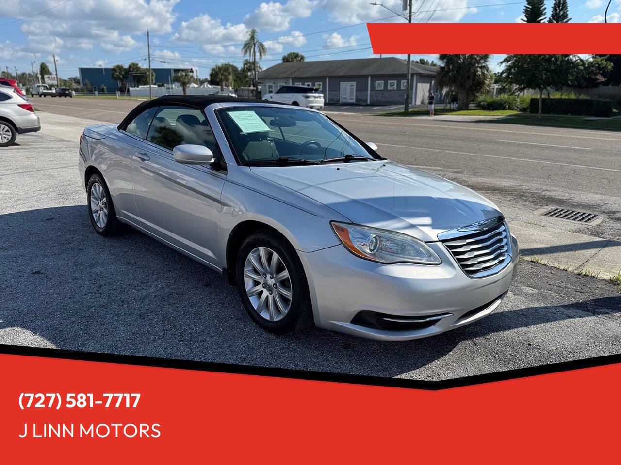 Used 2012 Chrysler 200 Touring FWD image 1
