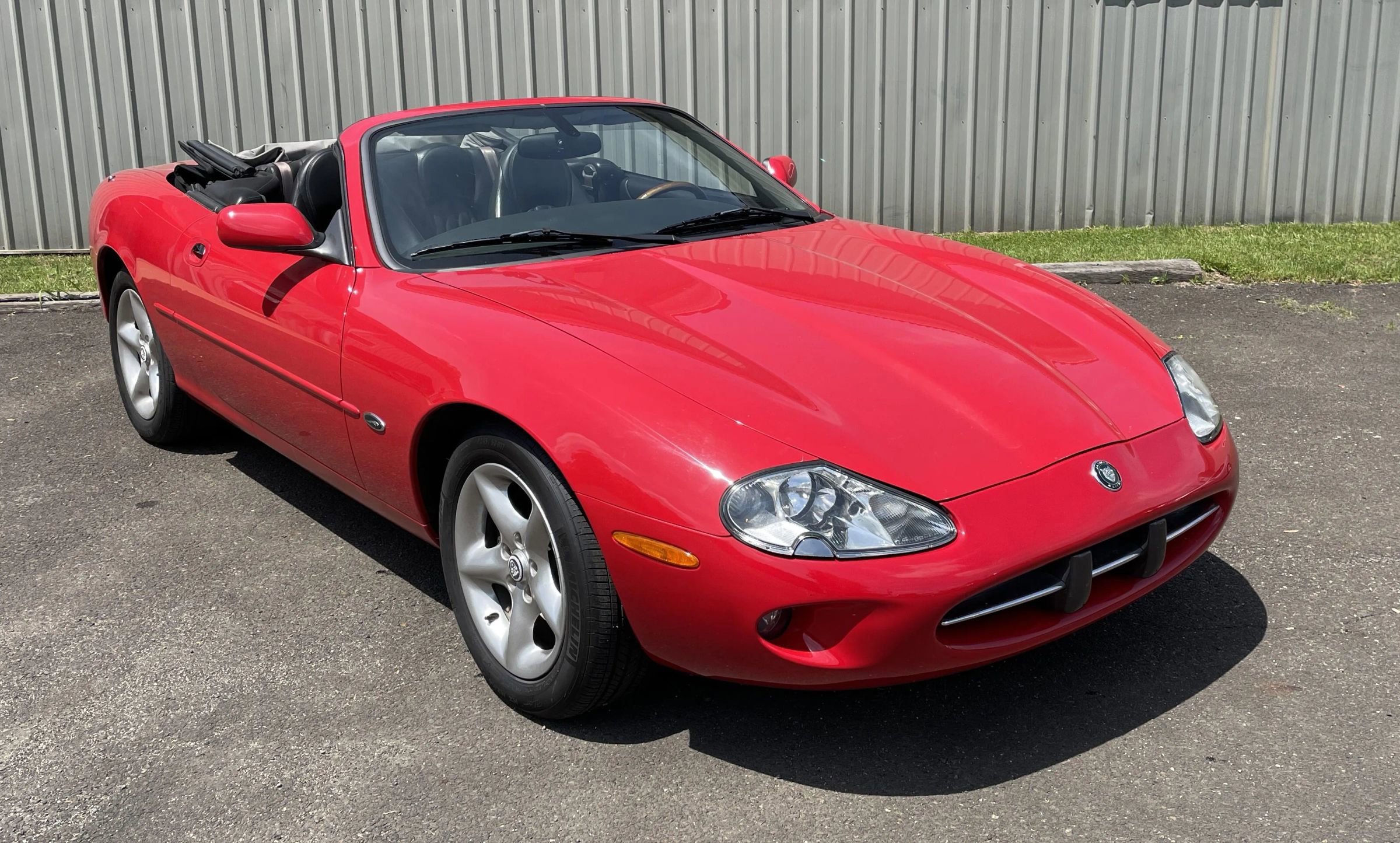 Used 2000 Jaguar XK8 Convertible image 1