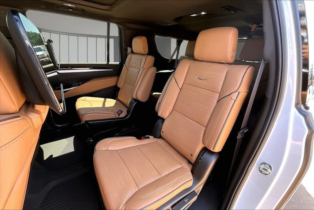 New 2026 Cadillac Escalade ESV Luxury w/ Touring Package AWD/4WD image 10