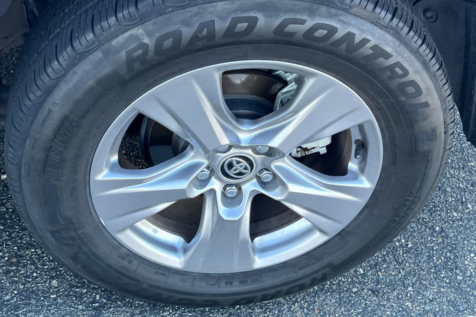 Used 2022 Toyota RAV4 LE AWD/4WD image 22