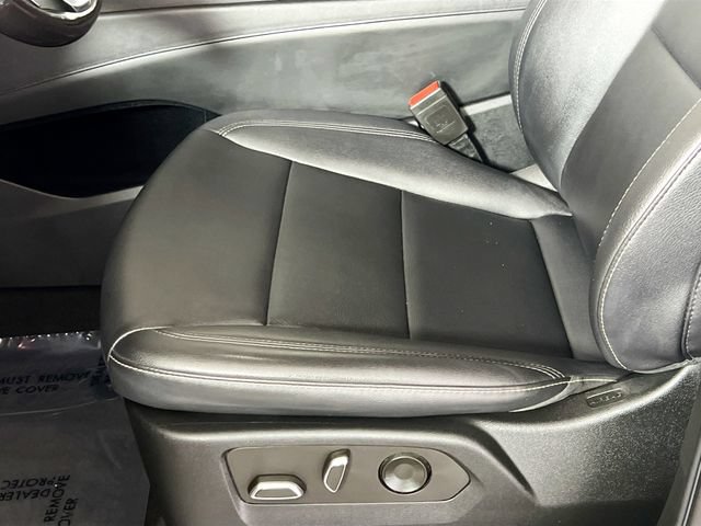 Used 2022 Cadillac Escalade Luxury w/ LPO, Floor Liner Package AWD/4WD image 24