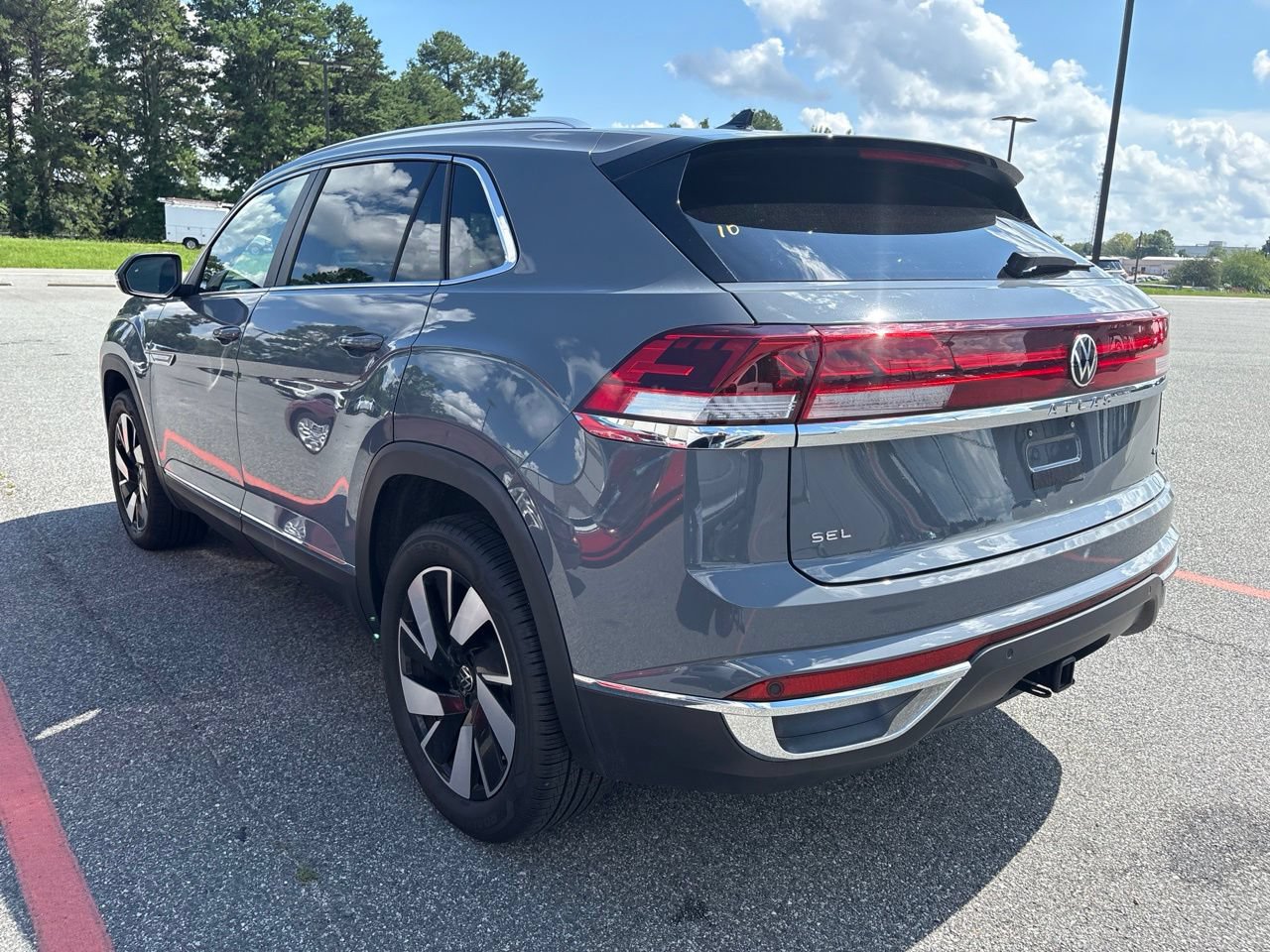 Used 2025 Volkswagen Atlas Cross Sport SEL AWD/4WD image 6