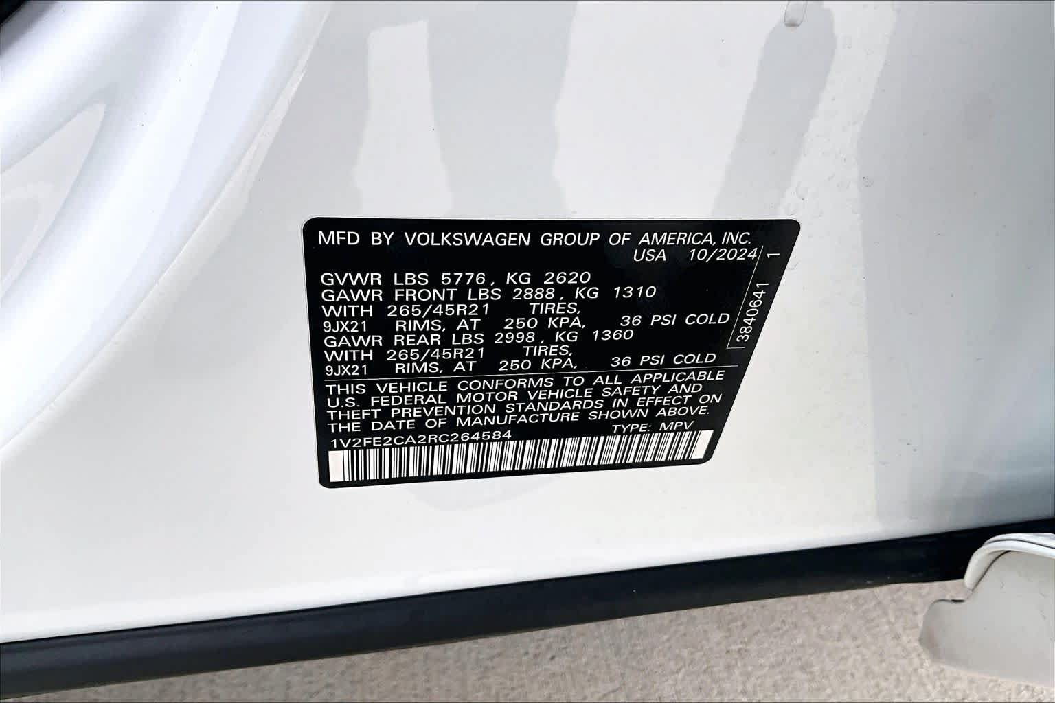 Used 2024 Volkswagen Atlas Cross Sport SEL Premium R-Line AWD/4WD image 32