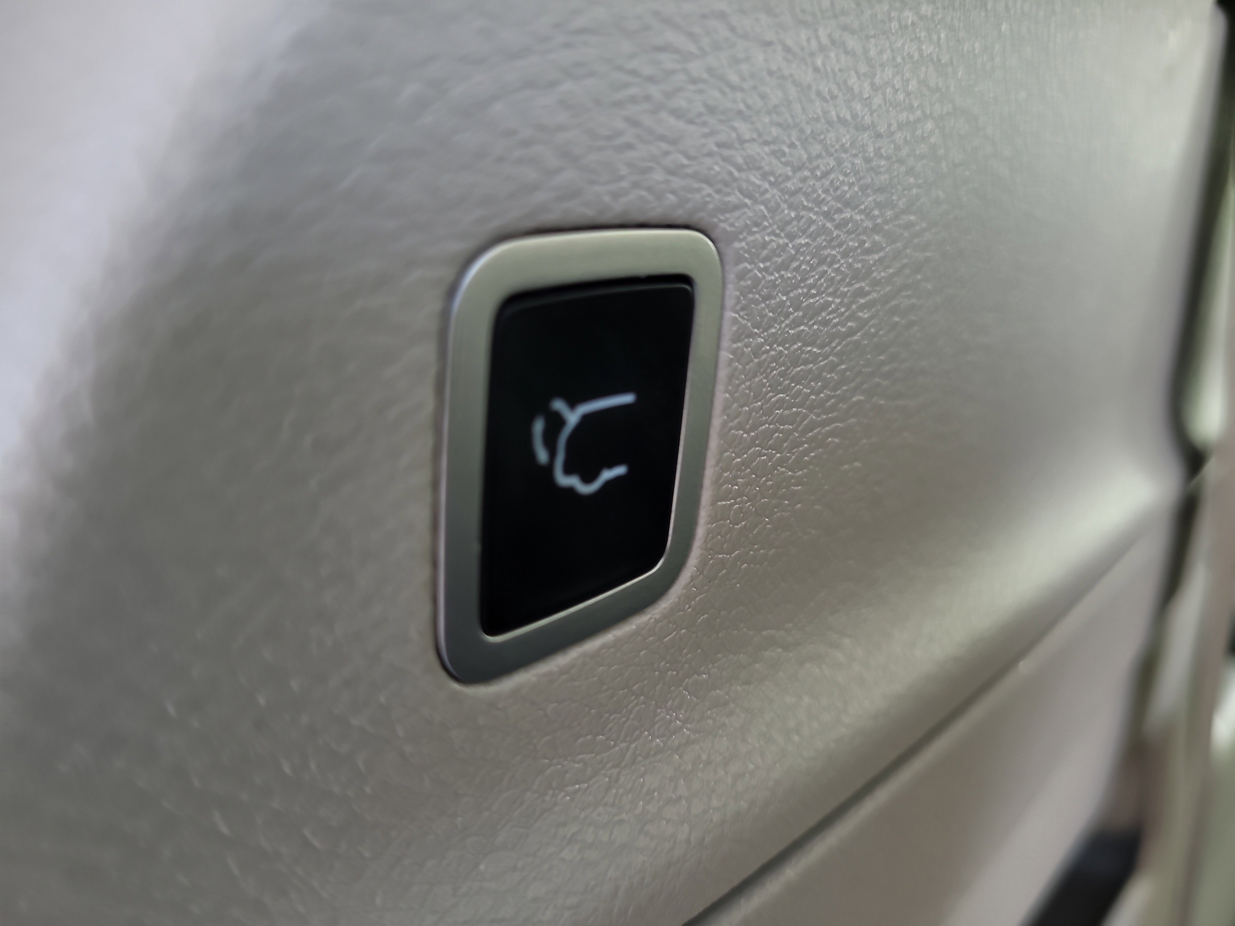 Used 2023 Chrysler Pacifica Touring-L image 12