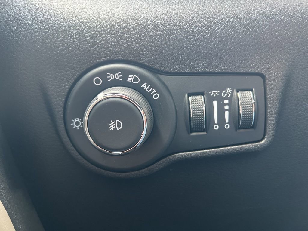 Used 2025 Jeep Compass Limited AWD/4WD image 15