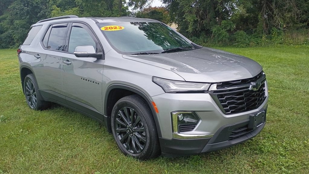 Used 2023 Chevrolet Traverse RS w/ LPO, Cargo Package AWD/4WD image 1