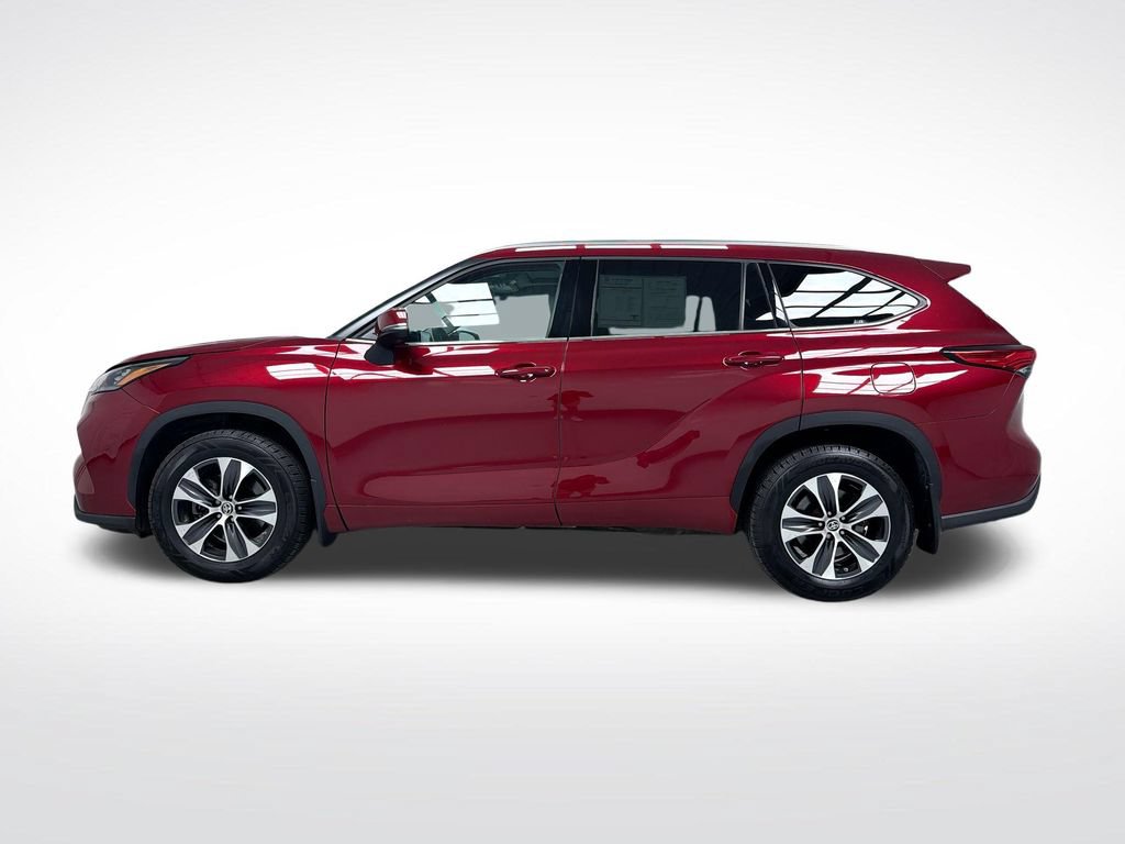 Used 2020 Toyota Highlander XLE AWD/4WD image 11