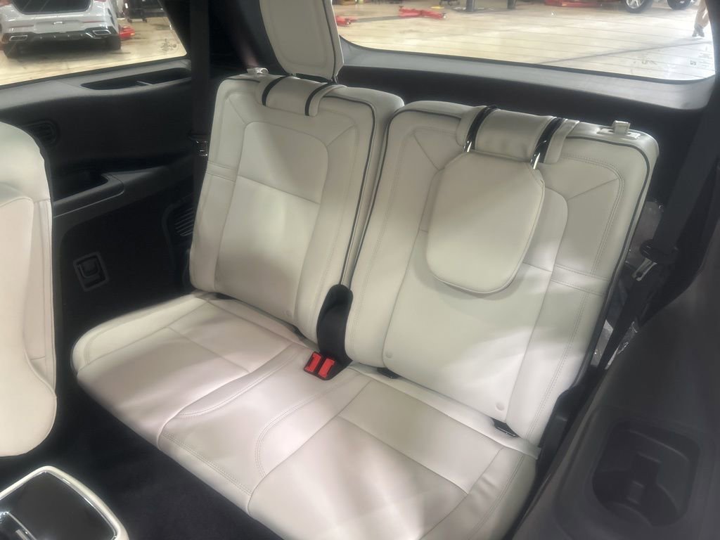 New 2025 Lincoln Aviator Black Label w/ Black Label Special Edition image 30