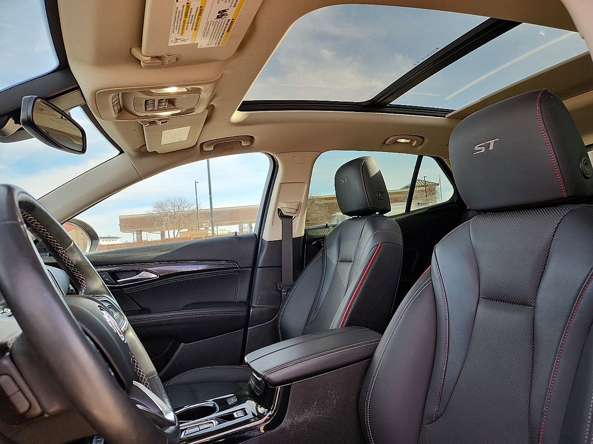 Used 2023 Buick Envision Essence w/ Sport Touring Package AWD/4WD image 12