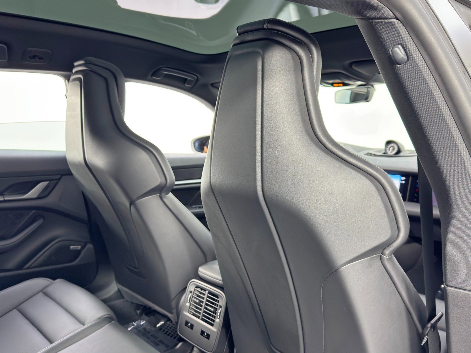 Used 2025 Porsche Taycan 4S w/ Premium Package image 41