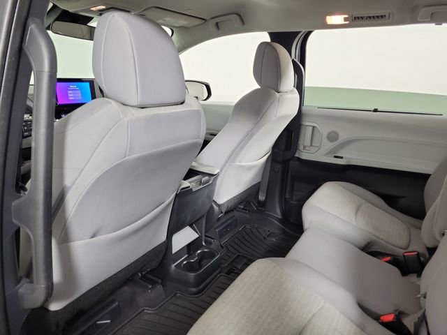 Used 2025 Toyota Sienna LE FWD image 11