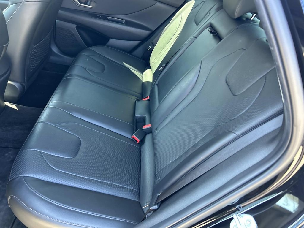 Used 2022 Hyundai Elantra Limited image 21