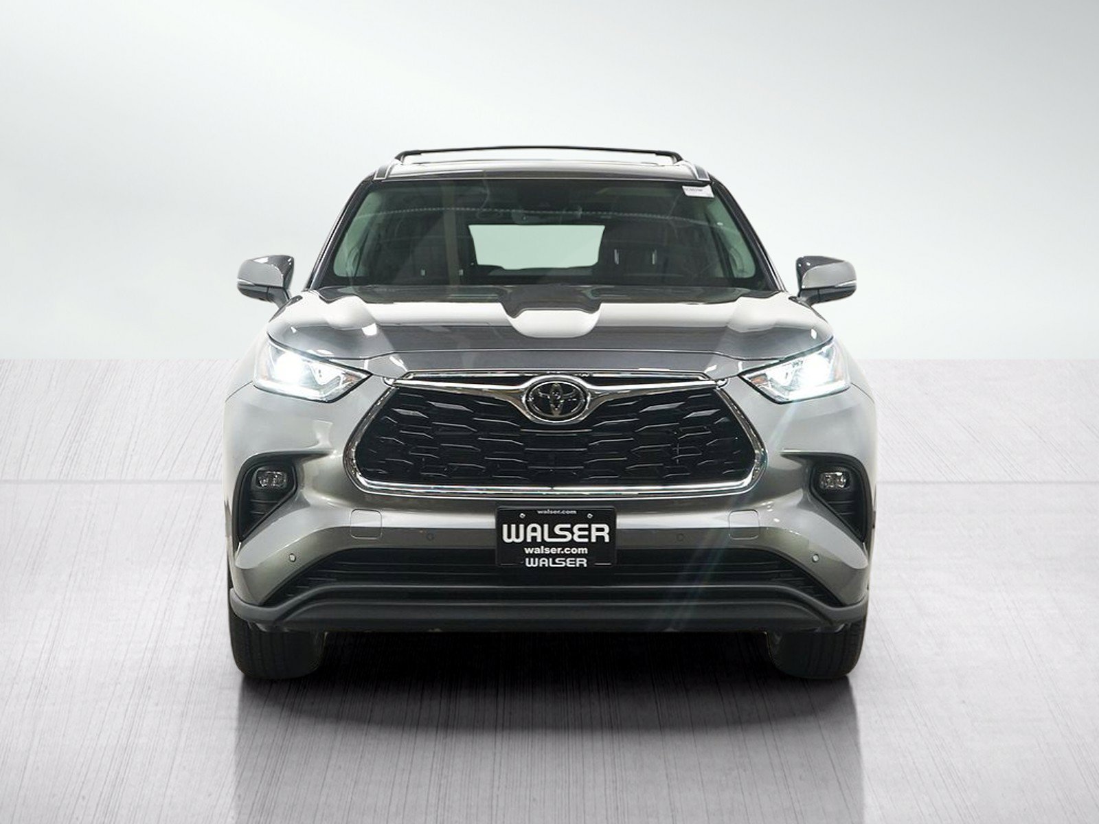 Used 2025 Toyota Highlander Limited AWD/4WD image 8