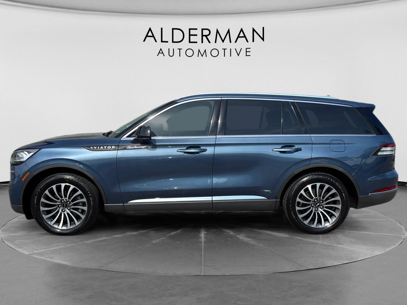 Used 2020 Lincoln Aviator Reserve w/ Elements Package Plus AWD/4WD image 2