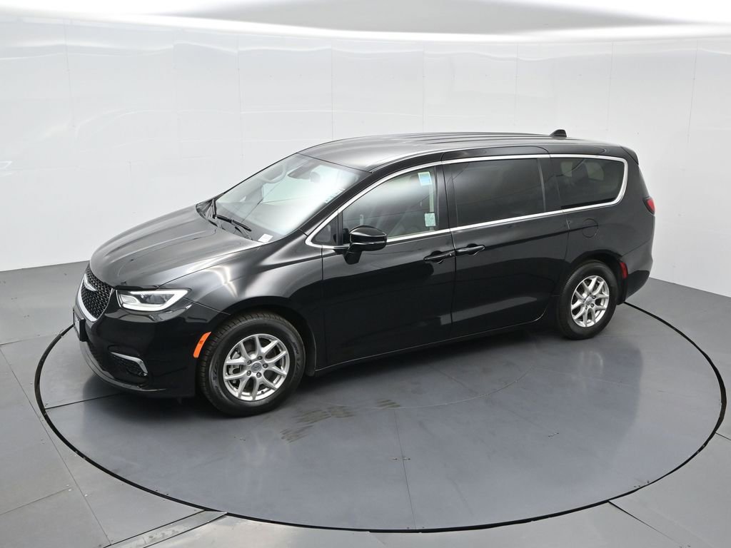 Used 2024 Chrysler Pacifica Touring-L image 52