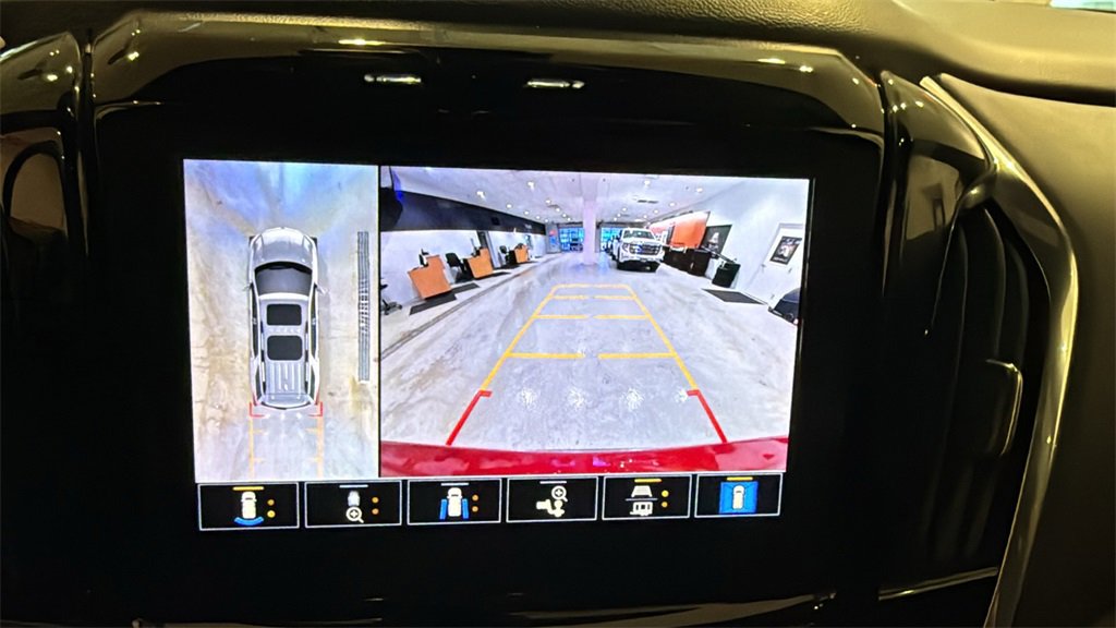 Used 2023 Chevrolet Traverse RS image 37