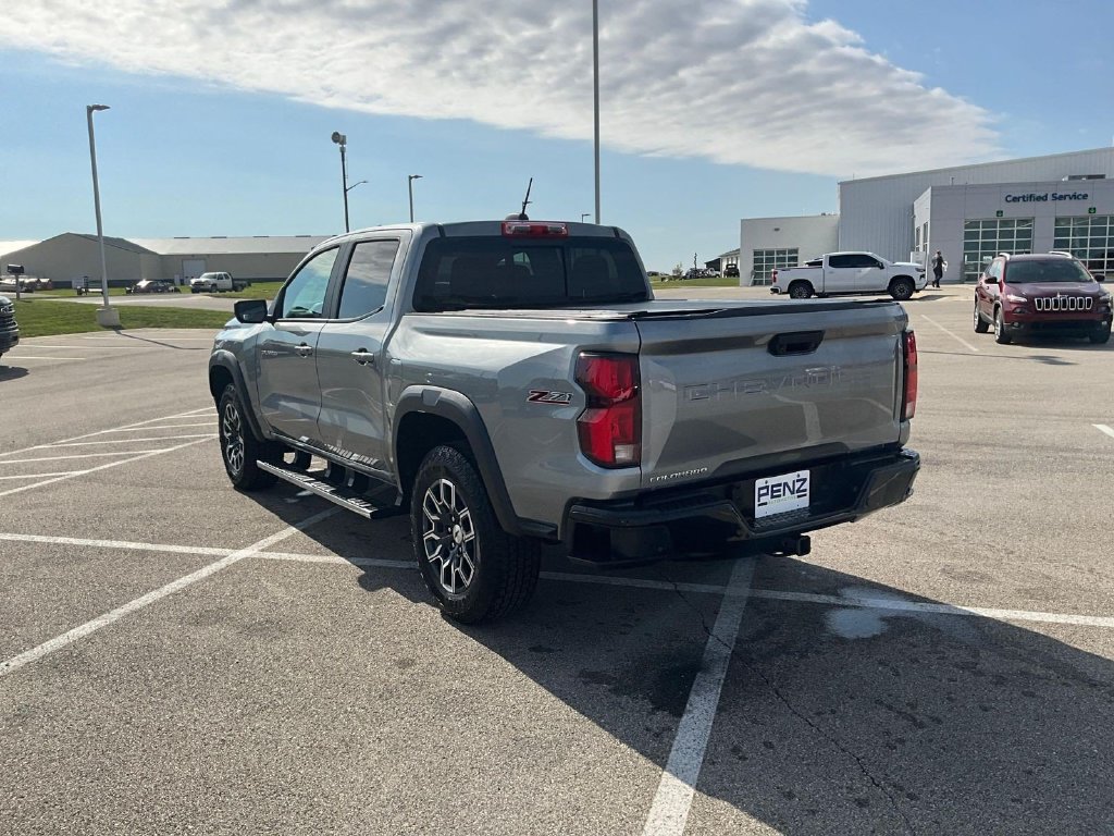 Used 2024 Chevrolet Colorado Z71 w/ Z71 Convenience Package 2 AWD/4WD image 7