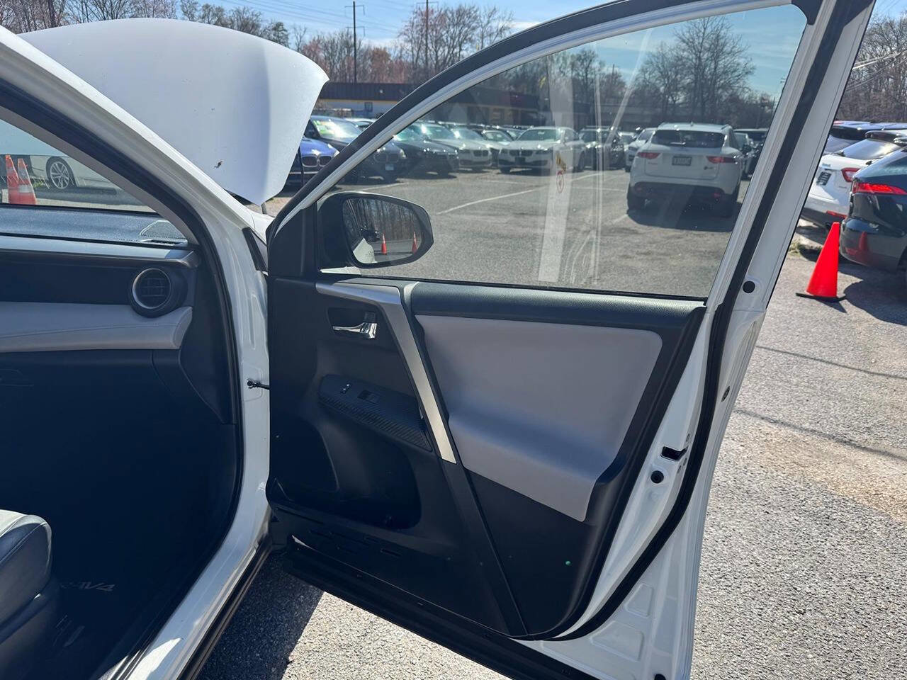 Used 2015 Toyota RAV4 Limited image 32