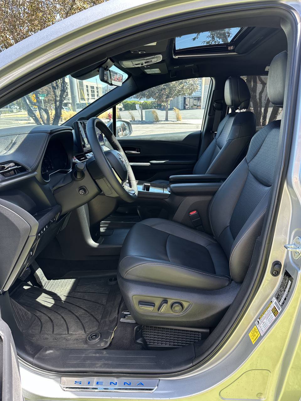 Used 2025 Toyota Sienna Platinum AWD/4WD image 16