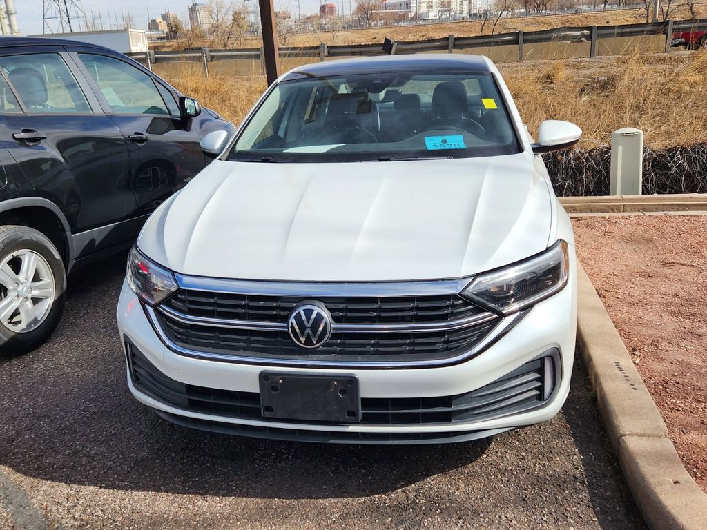 Used 2022 Volkswagen Jetta SEL image 2
