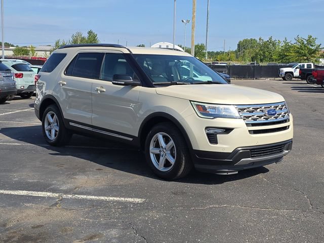 Used 2018 Ford Explorer XLT w/ Equipment Group 202A FWD image 2